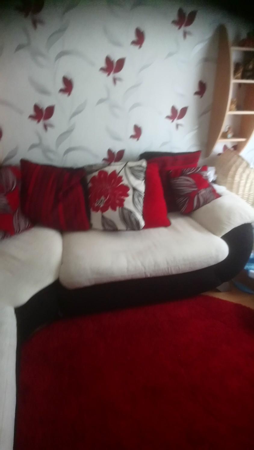 Corner suite and cuddle chair in CF33 Cornelly für £ 100,00 zum Verkauf