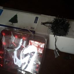 Weihnachtsbaum + Weihnachts Kugel Box + Lichts
Einmal benutz  (fast neu )