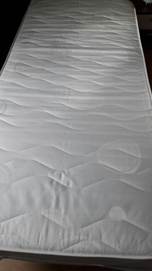 90x200 cm Matratze und Lattenrost in 52249 Eschweiler for €110.00 for sale Shpock