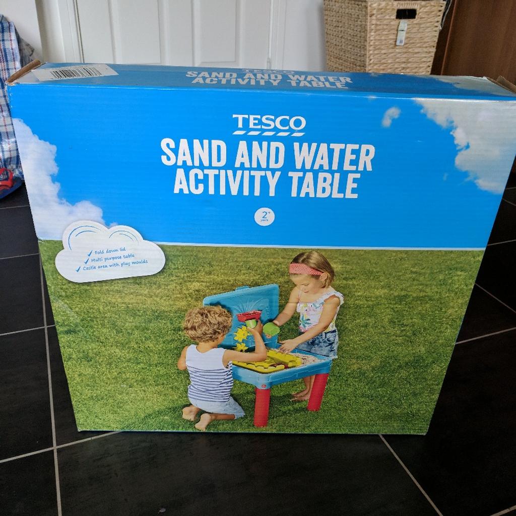 Sand and water activity table in RM8 London für £ 10,00 zum Verkauf