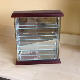 Perfect for displaying crystal ornaments or similar.3 glass shelves.width 10 inches,height 11 inches. Used to display Swarvoski crystal and in very good condition