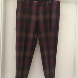 Pantalone scozzese in lana Sportmax ancora con cartellino . Taglia 46

Pantalone palazzo a vita alta Sportmax ancora con cartellino . Taglia 44