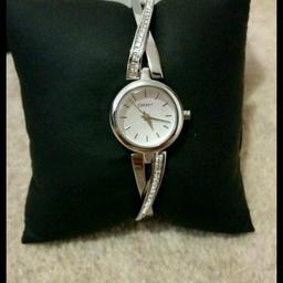 New and never worn genuine Dkny watch. Looks very elegant and beautiful on! Retail price £124