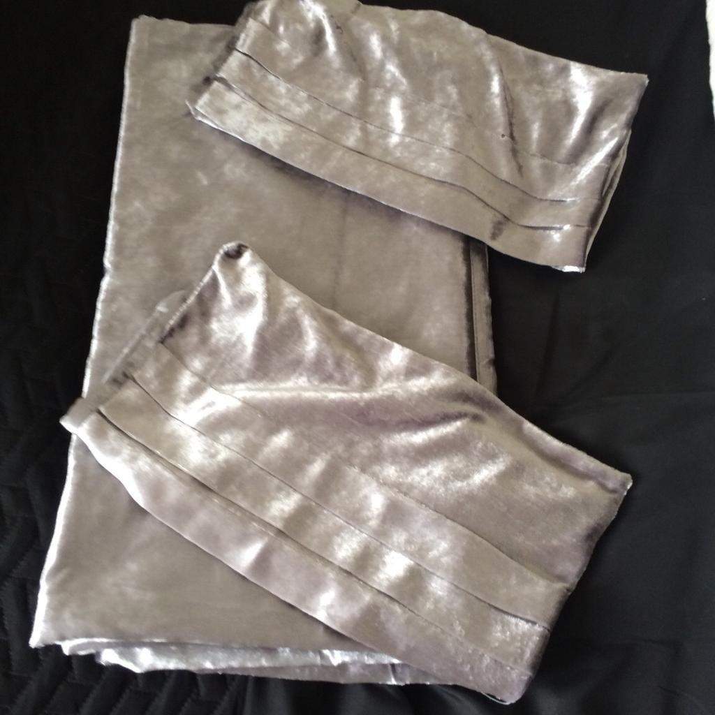 Large throw and cushion covers in RG24 Basingstoke für £ 20,00 zum