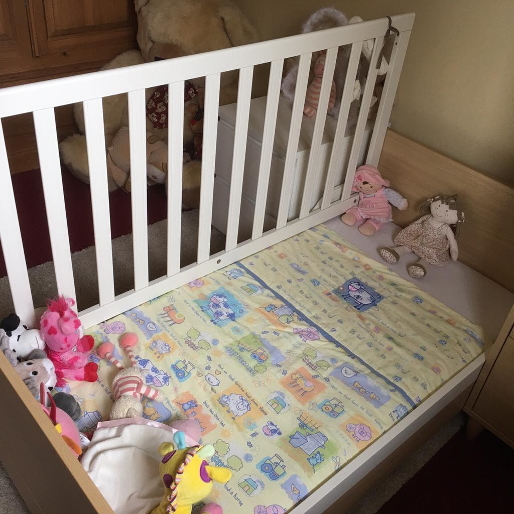 Mamas and papas manhattan hotsell cot bed