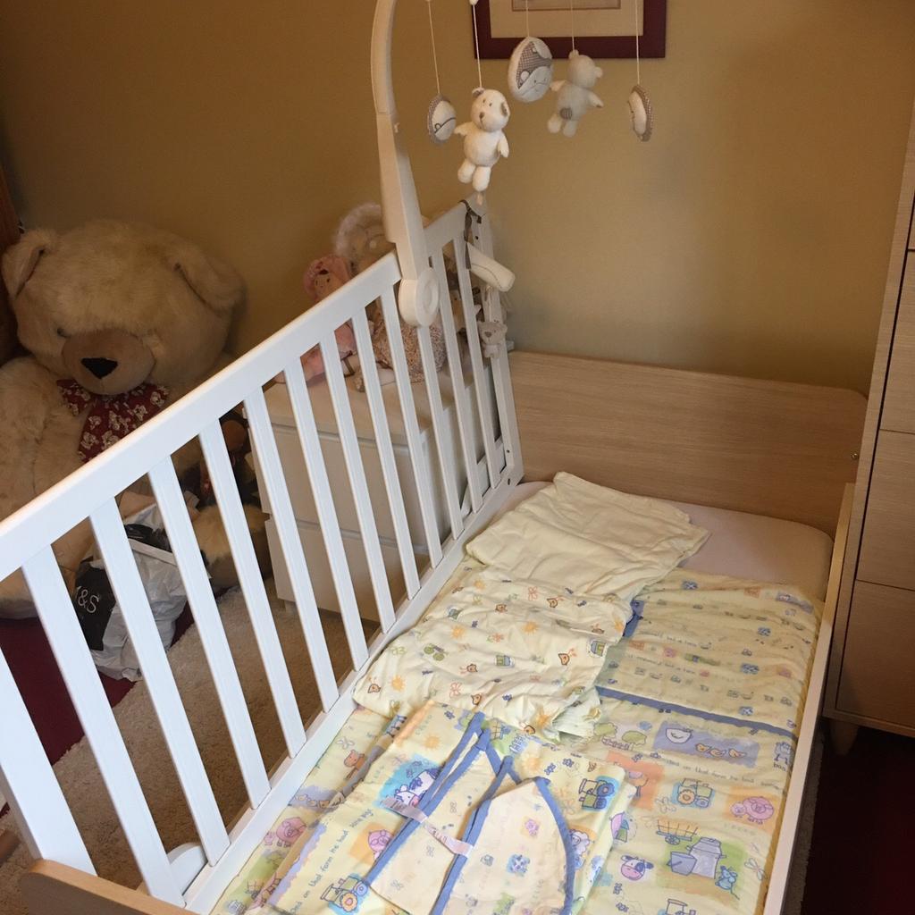 Mamas and papas store manhattan cot bed