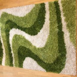 Hochflor-Teppich grün weiß
Top Zustand 🍀
Original Preis 50€
Versand schwierig, am besten selbst abholen