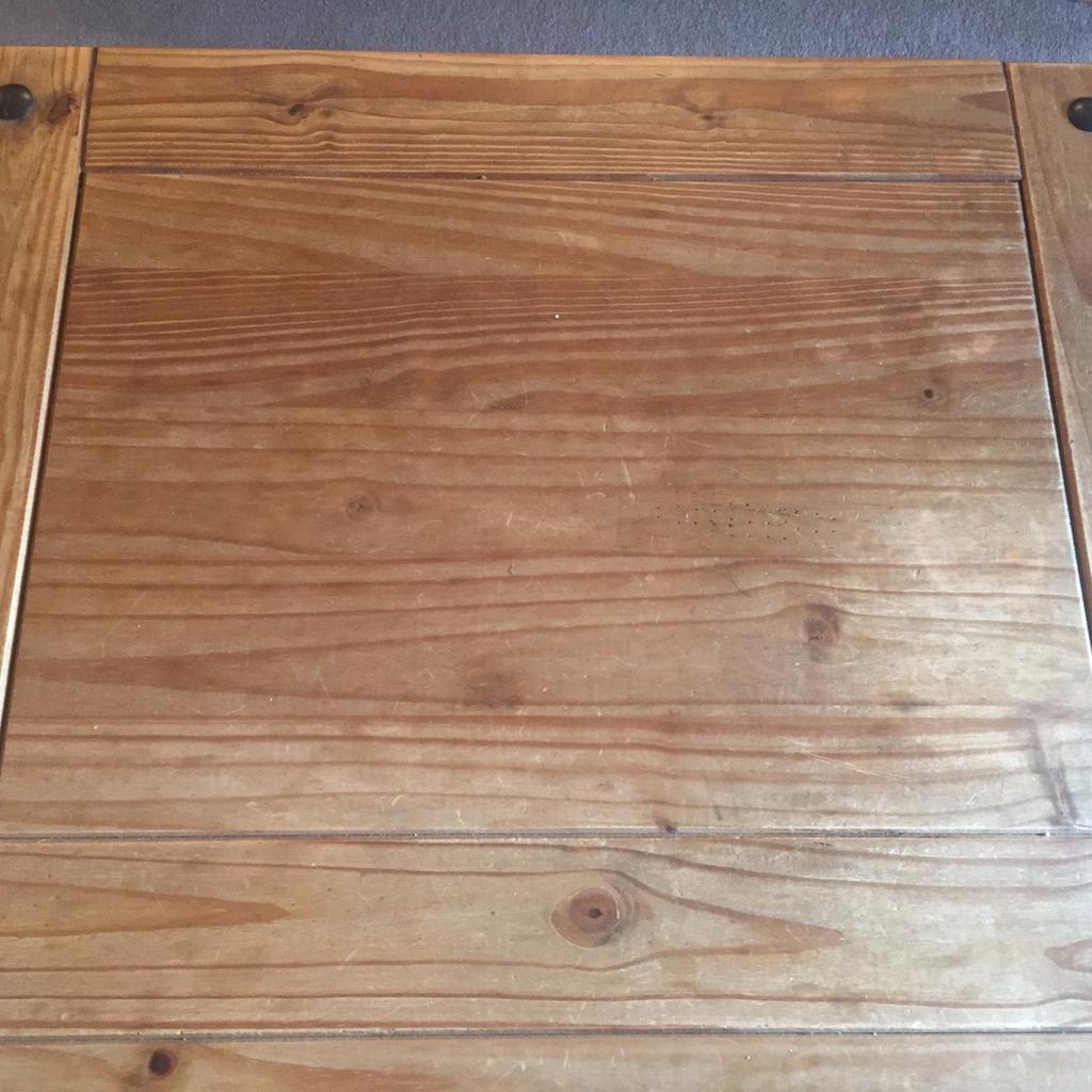 Corona pine coffee table in B72 Coldfield für £ 7,50 zum Verkauf