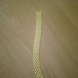 Goldfarbenes Armband mit clickverschluss