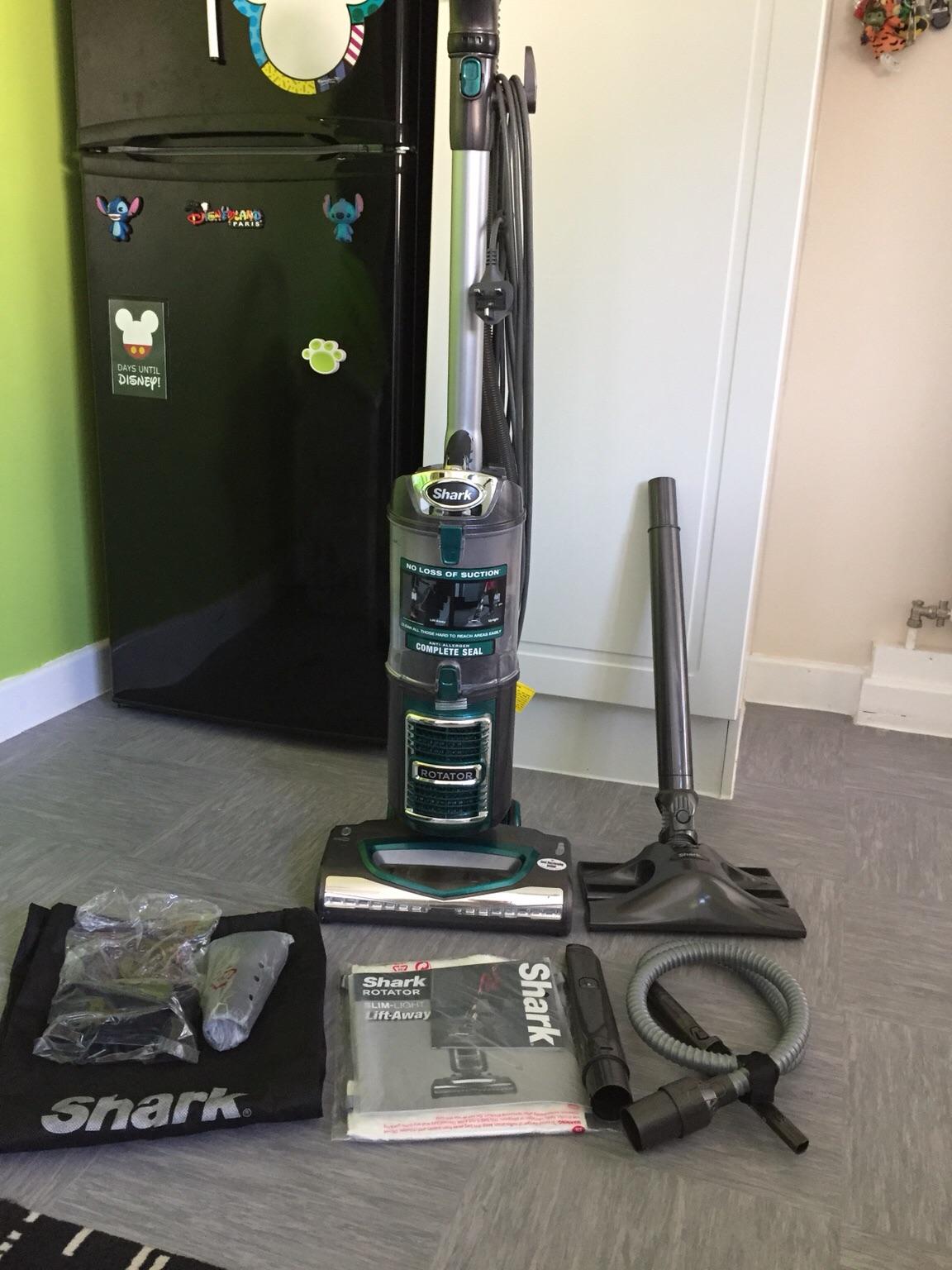 Shark lift away hoover in DL16 Spennymoor für 100,00 £ zum Verkauf
