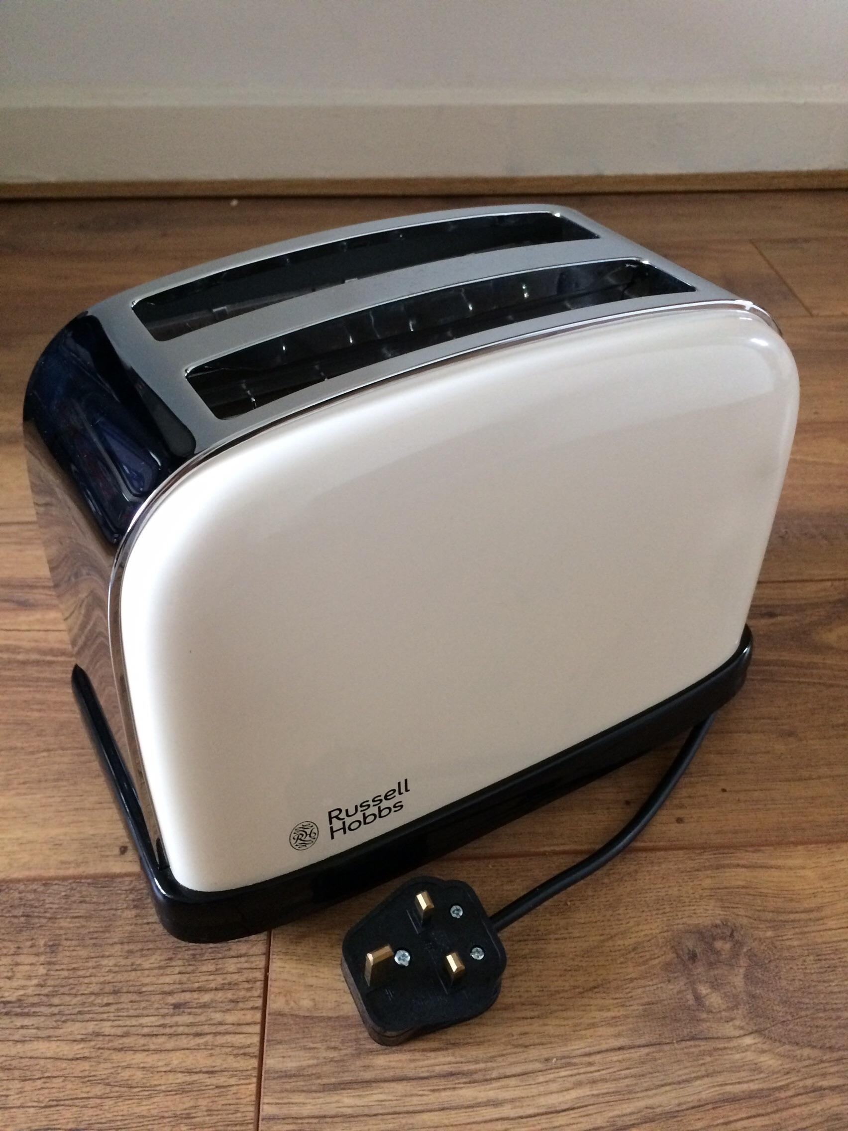 Russell Hobbs Toaster 2 Slice Cream Chrome in SE15 London für 25,00