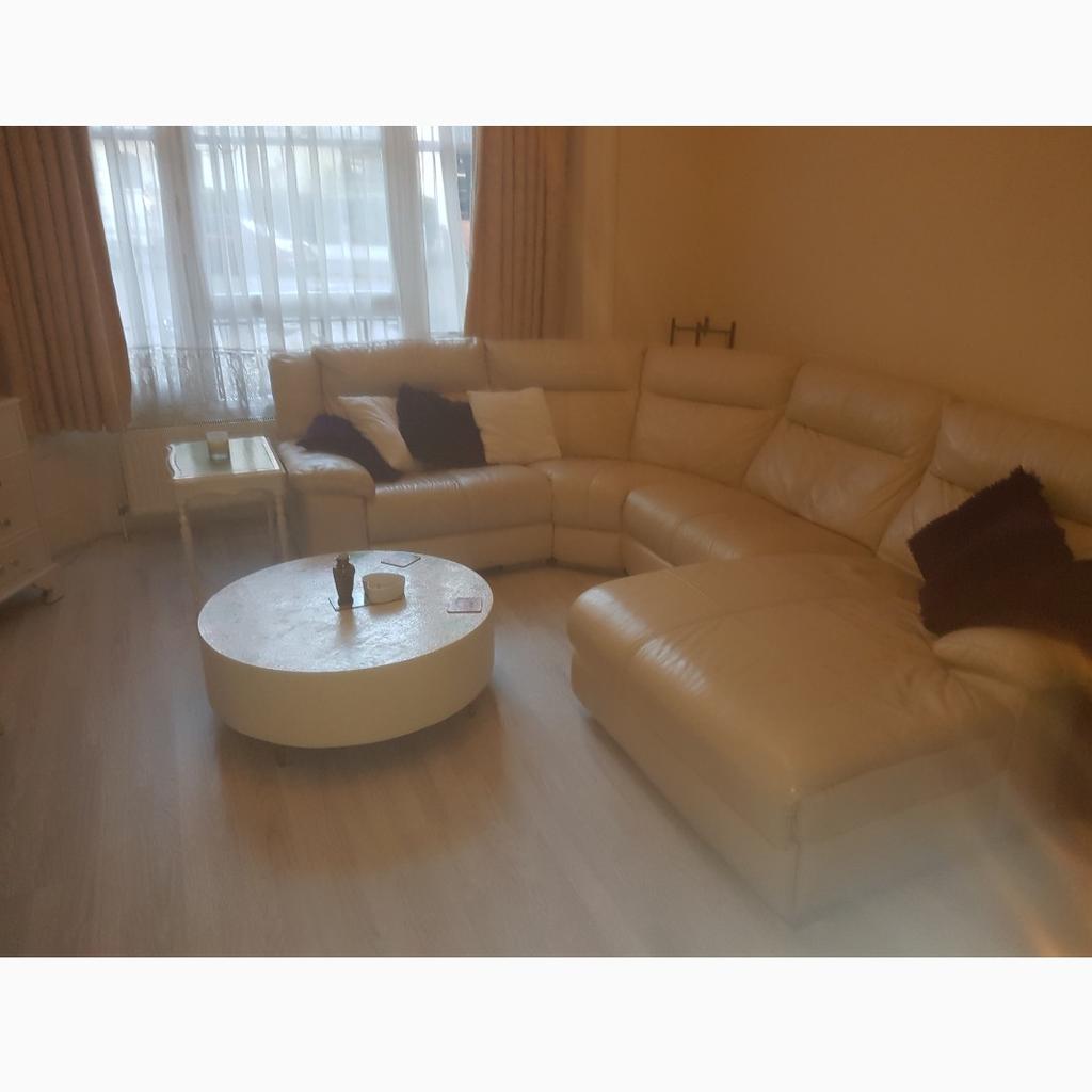 Dfs electric recliner corner leather sofa in W2 London für £ 500,00 zum