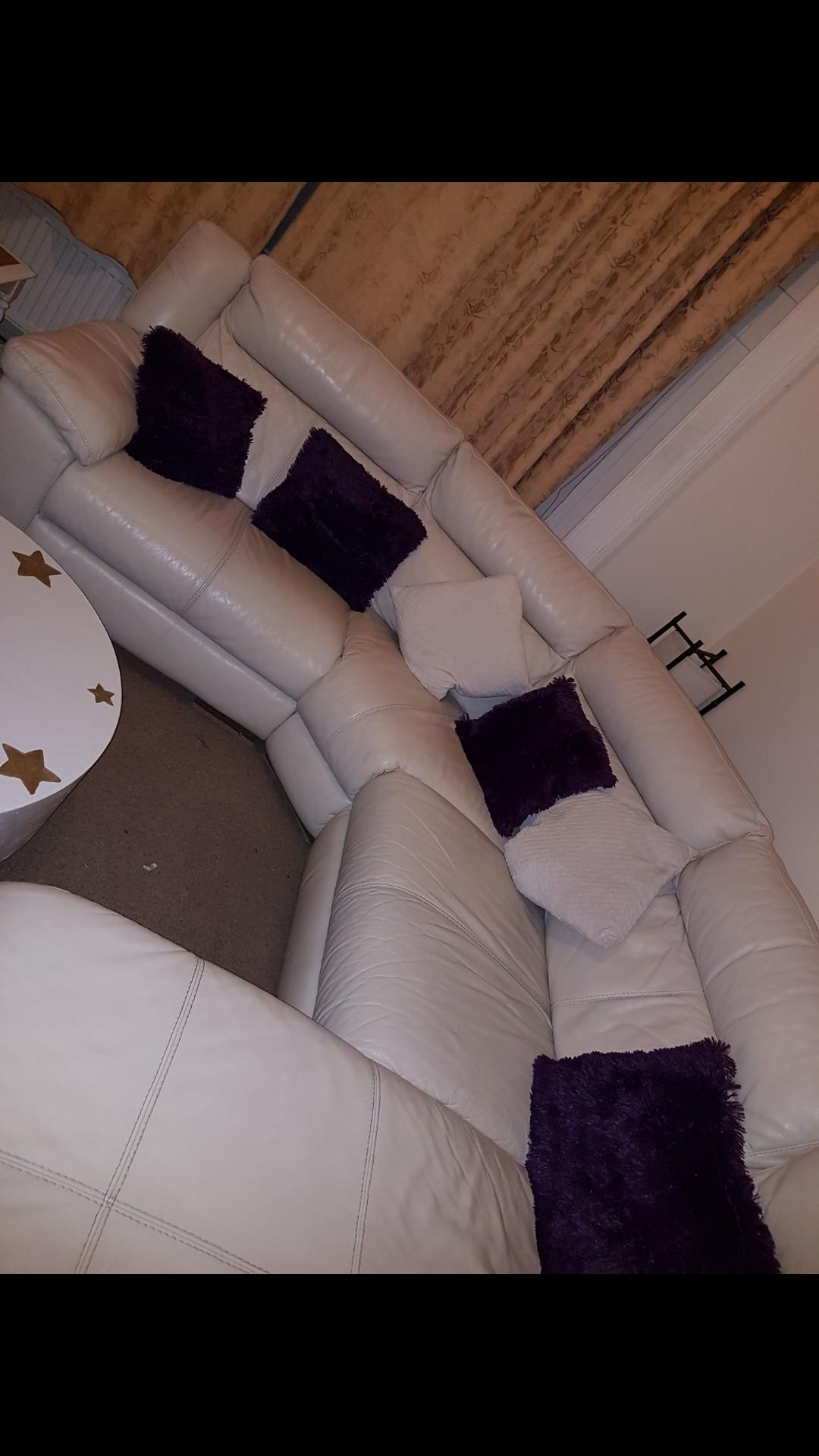 Dfs electric recliner corner leather sofa in W2 London für 500,00 £ zum