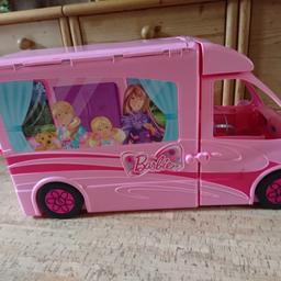 Barbie Wohnmobil mit Zubehör wie auf den Bildern abgebildet. Sieht noch aus wie neu. Nur Selbstabholung.