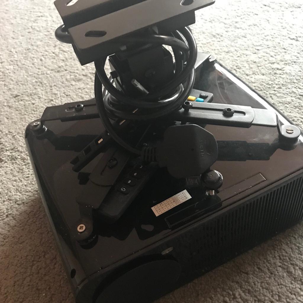 ELEPHAS EBX6 LED Projector w/ ceiling mount in TN17 Frittenden for £45