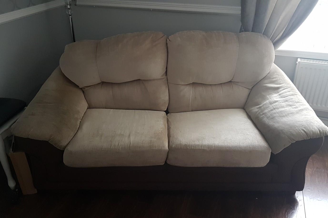 FREE 3 and 2 Seater Sofa & Sofa Bed in GL52 Cheltenham für gratis zum