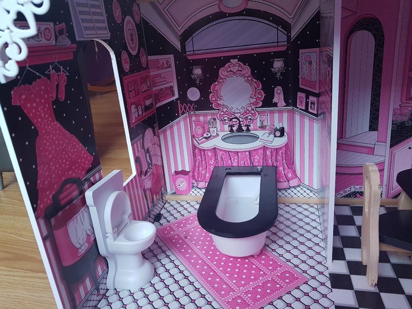 Barbie's Größe: Eine Reise durch die Welt der Maßstäbe und Proportionen