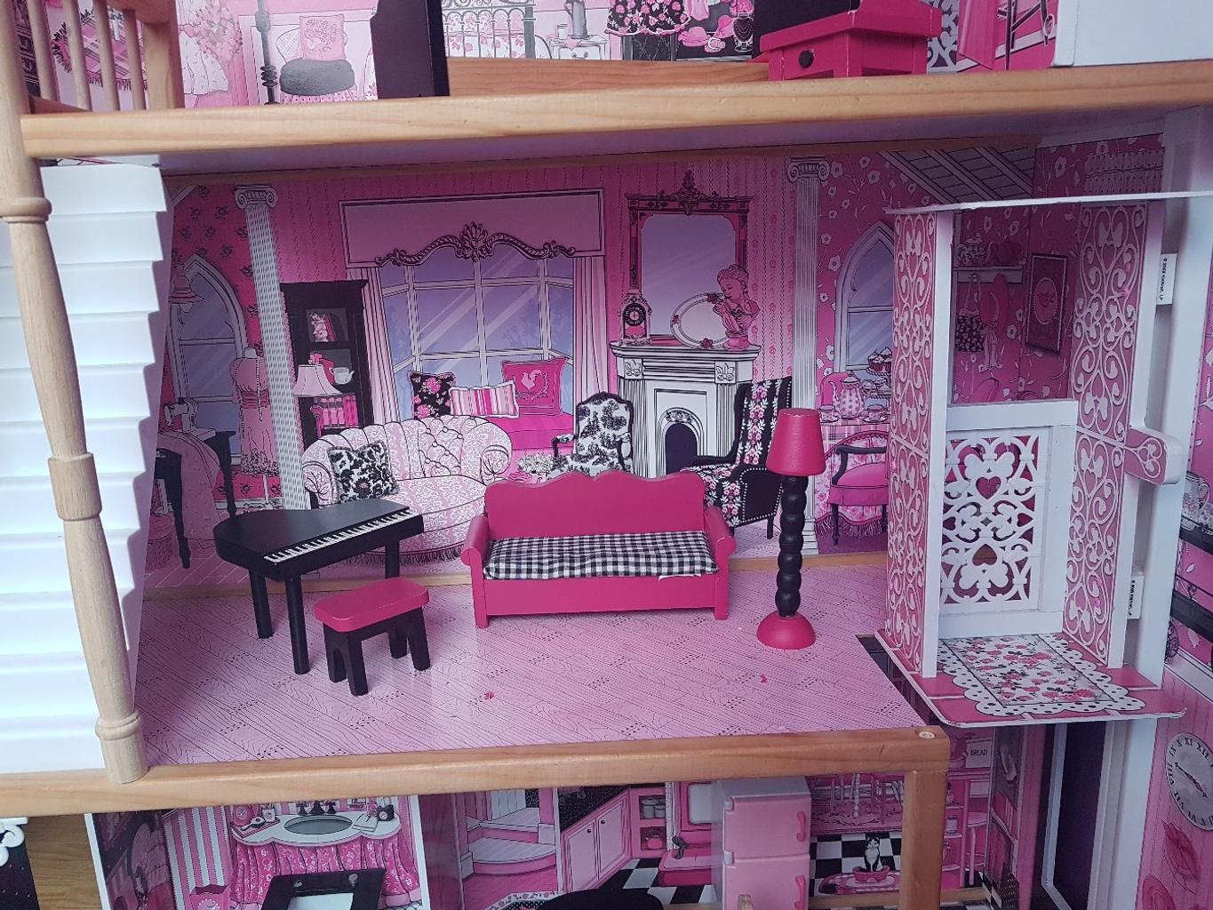 Barbie's Größe: Eine Reise durch die Welt der Maßstäbe und Proportionen