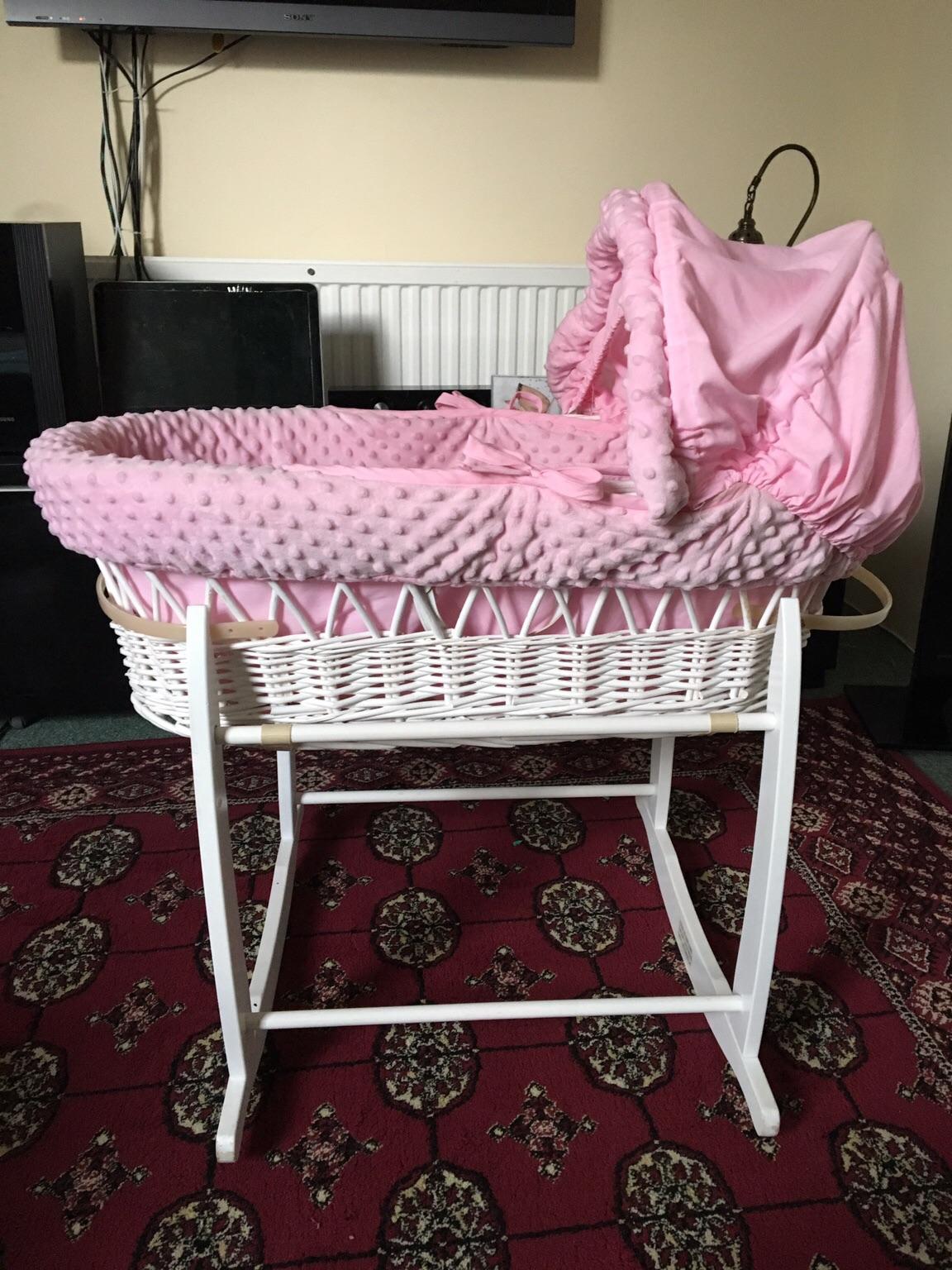 Moses basket with rocking stand in N3 London for £15.00 for sale Shpock