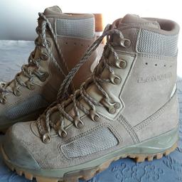 Mint condition size 6 lowa desert combat boots