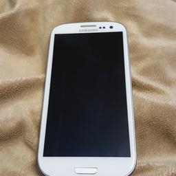 Samsung Galaxy S3. Leider lässt es sich nicht mehr einschalten. Es lädt nicht mehr. Akku ist aber okay.  Akku hab ich im anderen S3 probiert.  Display ist in Ordnung.
