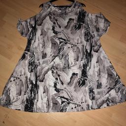 Size 16. Mixed print. Can be worn casual or dressy. Not sold on website anymore. Pick up only.