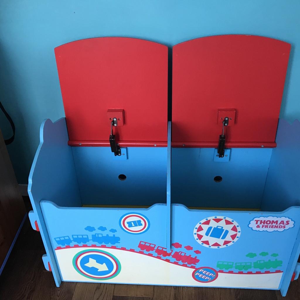 Thomas the tank engine toy box/ seat in WF10 Castleford for £15.00 for