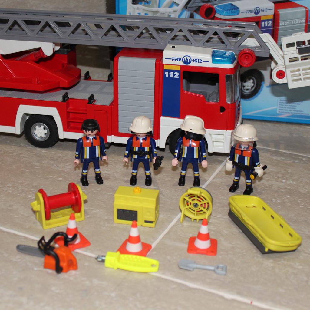 Playmobil Feuerwehr Feuerwehrauto Drehleiter in 5301 Eugendorf für € 30