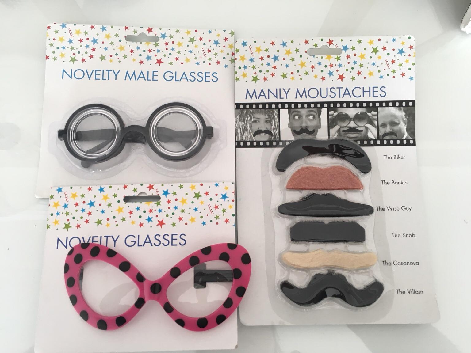 3 packs fancy dress photo booth accessories in ST5Lyme für 2,00 £ zum