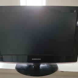 Samsung 19" freeview LCD hdmi usb scart pc port 
tv with original remote.
In good working order.
Selling due to upgrading kids tv.
Can deliver local LEEDS for additional fuel cost
