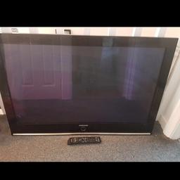 Perfect condition, selling as getting a new tv to match with the furniture, includes remote and tv holder.