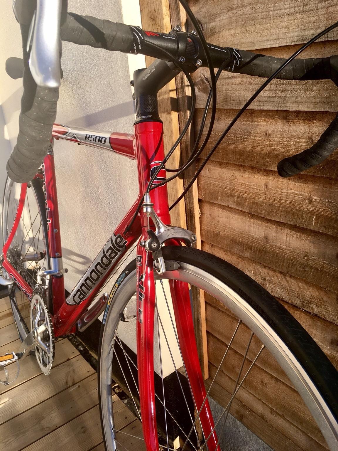 Cannondale R500 racing red road bike in CO4 Colchester für 250,00 £ zum ...
