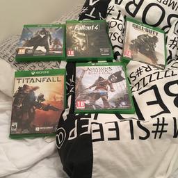 Comes with fallout 4 Destiny Call of Duty Advanced Warfare Titanfall Assassins Creed Black Flag all in great condition pick up only