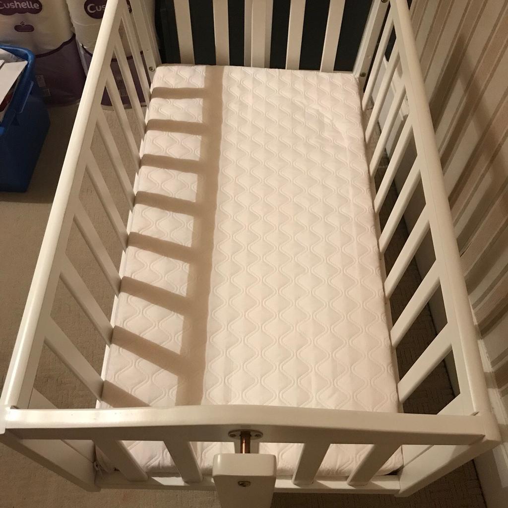 Bethany swinging outlet crib