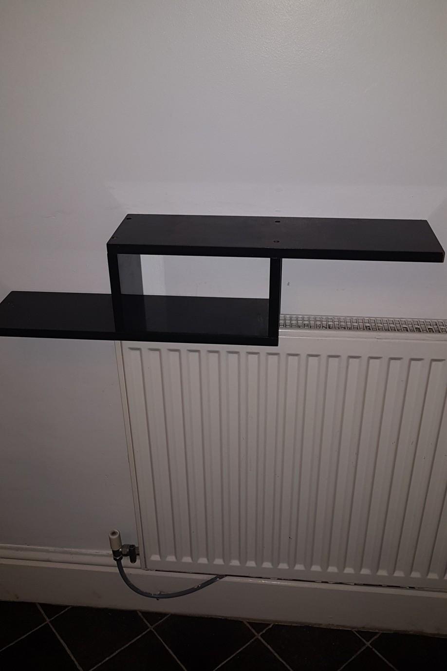 Black Gloss Floating Shelf in BB9 Brierfield für £ 5,00 zum Verkauf