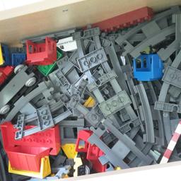 Verkaufe Lego Duplo
2 große Kisten und ein riesen Sack voll.Von Lego Eisenbahn bis hin zum Zoo und Polizei Feuerwehr uvm.Top zustand sehr gepflegt.Nichtraucher Haushalt.Kein Versand möglich.