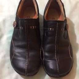 Clark’s nursing shoes.
Size 5
Very comfortable. Ideas for the long hours. Used but in good condition.