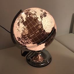 Verkaufe unseren 🌎 Globus
3-stufig beleuchtet (über touch), Durchmesser zirka 25 cm. Der Globus befindet sich in einem neuwertigen Zustand.