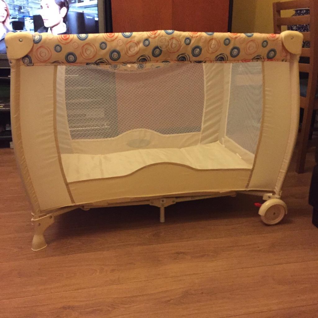 Babystart deluxe travel store cot