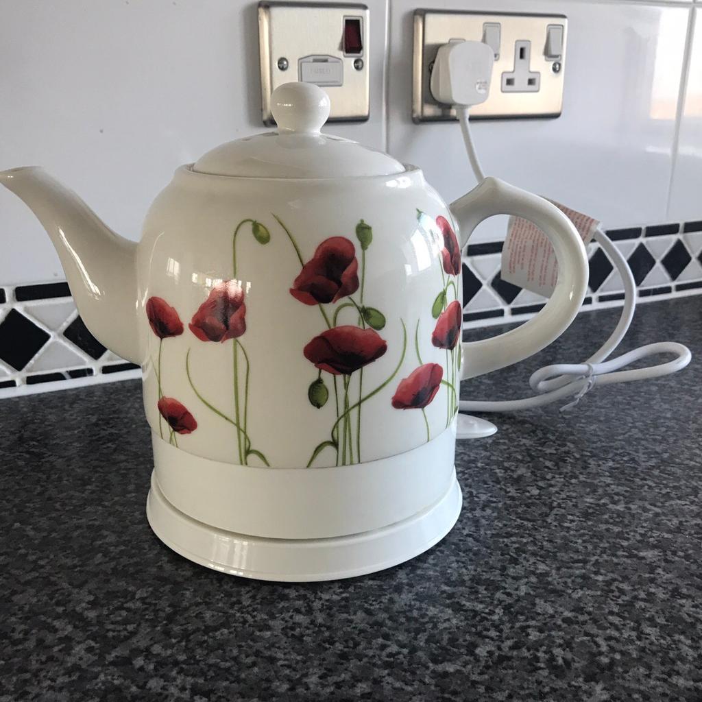 Ceramic cordless kettle poppy pattern in BN22 Eastbourne for 12.00 for sale Shpock