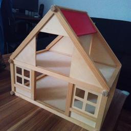 Holz Haus mit einem großen Sack Ikea Puppen Möbel Einrichtung + 1 Puppe
Guter Zustand mit ein paar Gebrauchsspuren