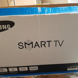 32 in Samsung smart TV. Bought last year brand new. A really nice tv!!