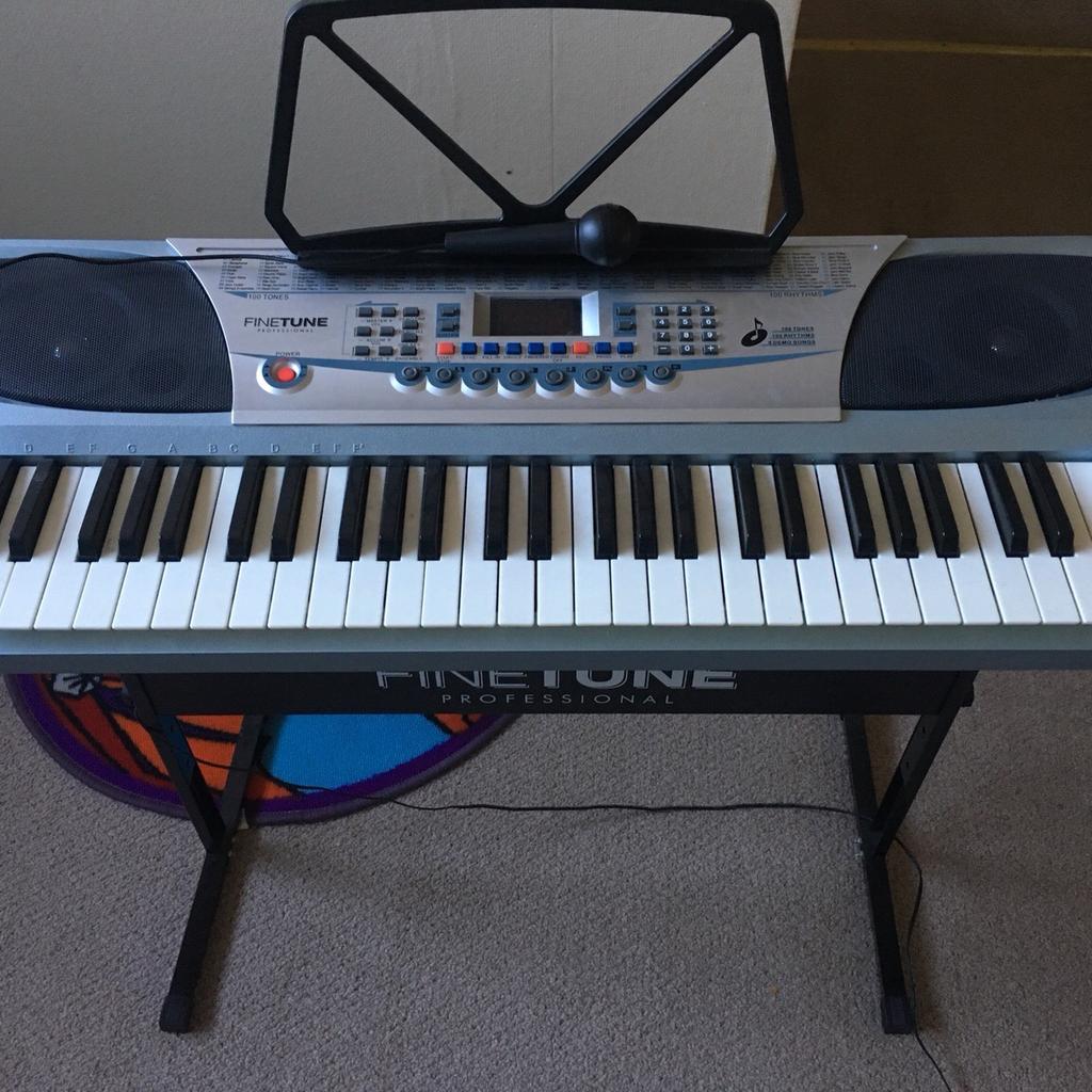 Childs Keyboard in M31 Trafford für 25,00 £ zum Verkauf