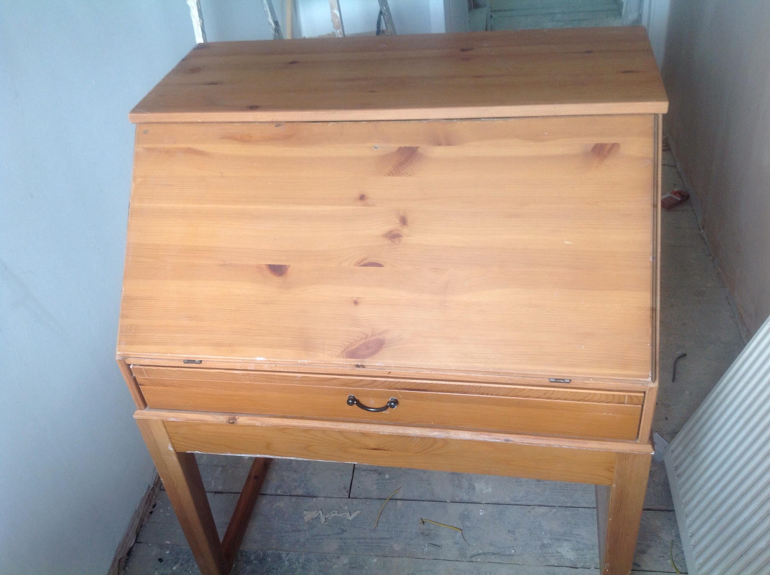 PINE BUREAU WITH PULLOUT 'HUTCH'IKEA ALVE in E15 London für £ 25,00