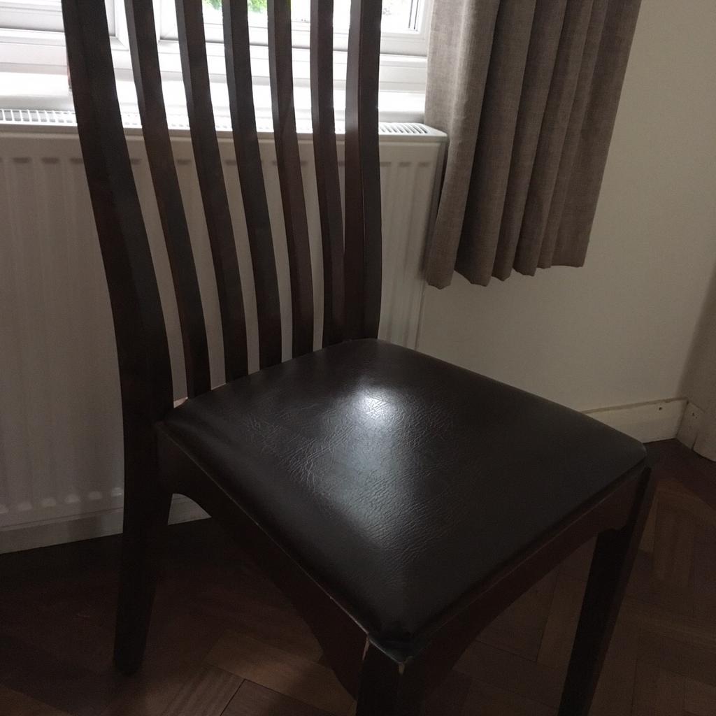 Laura Ashley Garrat Dining Table and 4 Chairs in TW16Thames für 200,00