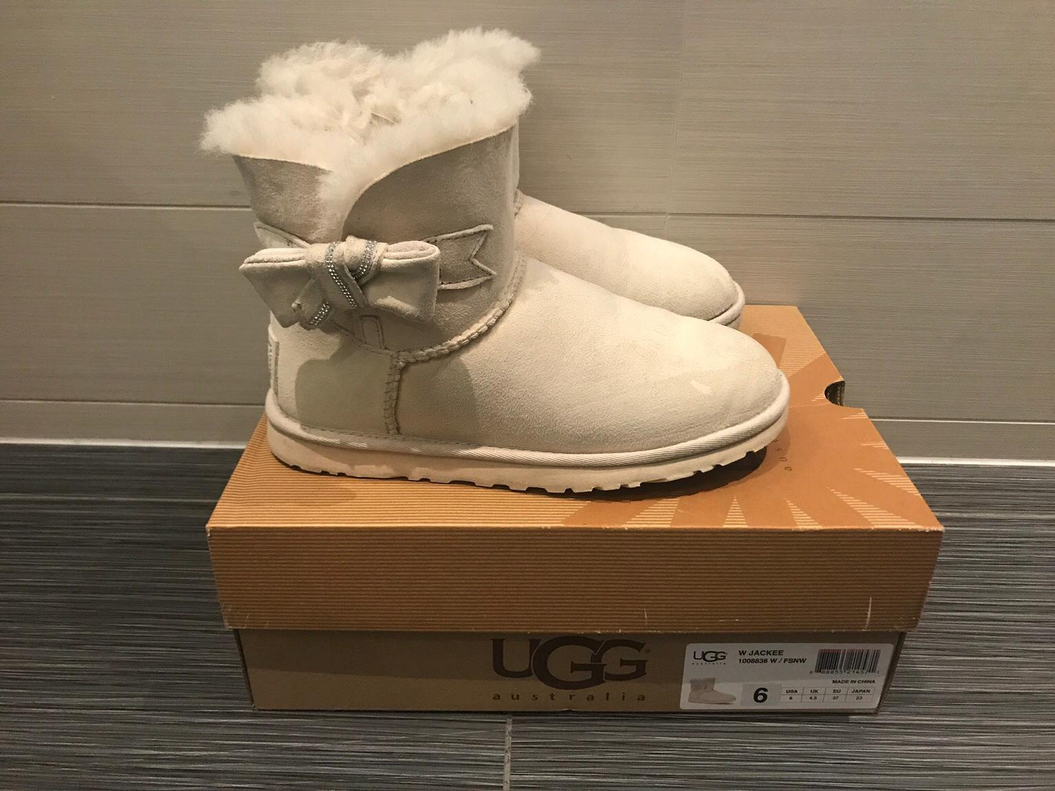 Ugg Boots in cream mit Swarovski in 4780 Allerheiligen for €175.00