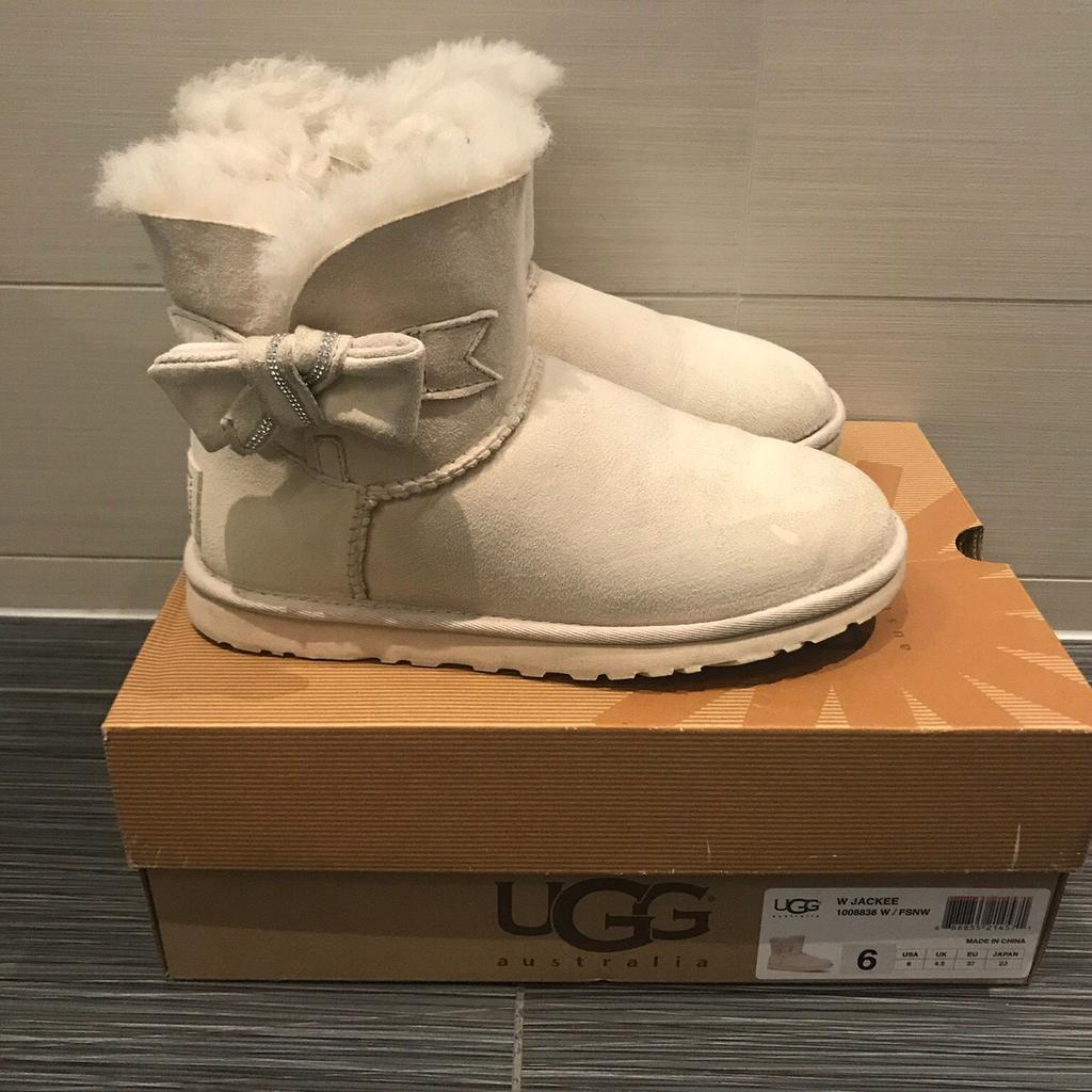 Ugg Boots in cream mit Swarovski in 4780 Allerheiligen for €175.00