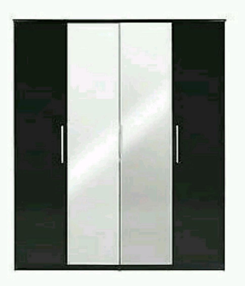 Prague Gloss 4door Mirrored Wardrobe *BLACK* in M35 Failsworth for £
