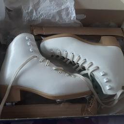 Fantastic condition worn 2/3 times before my daughter needed next size up while doing skating lessons.
Comes with original box/bag/cardboard for blades/spare screws.
Original price tag £83 So grab a bargain. Would make ideal Xmas gift for someone into ice skating