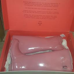 selling my pink hunter wellies size 6 no marks only worn twice at Weston beach race had for 2 years and been in box since each time I've worn them